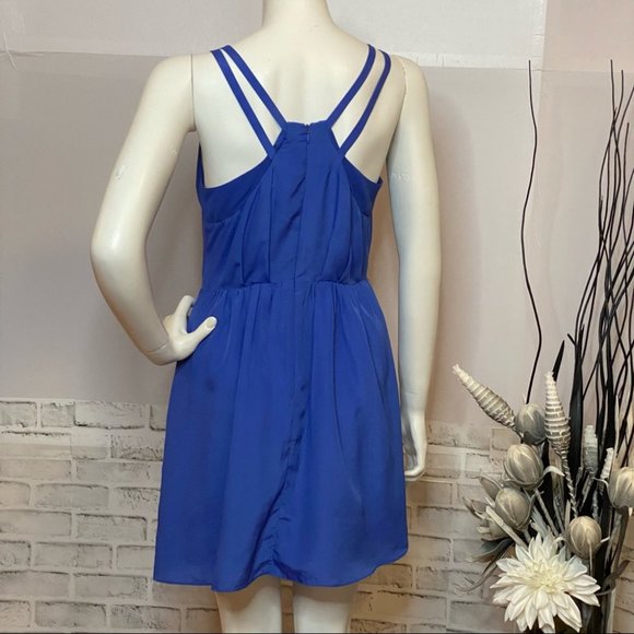 NWOT BCBGeneration V-Neck Mini Dress with Pockets - Picture 5 of 15